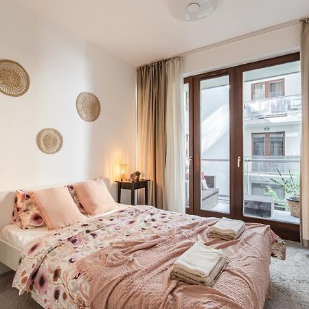 בודפשט Home Of Serenity - 2 Bdr, Free Parking And Terrace מראה חיצוני תמונה