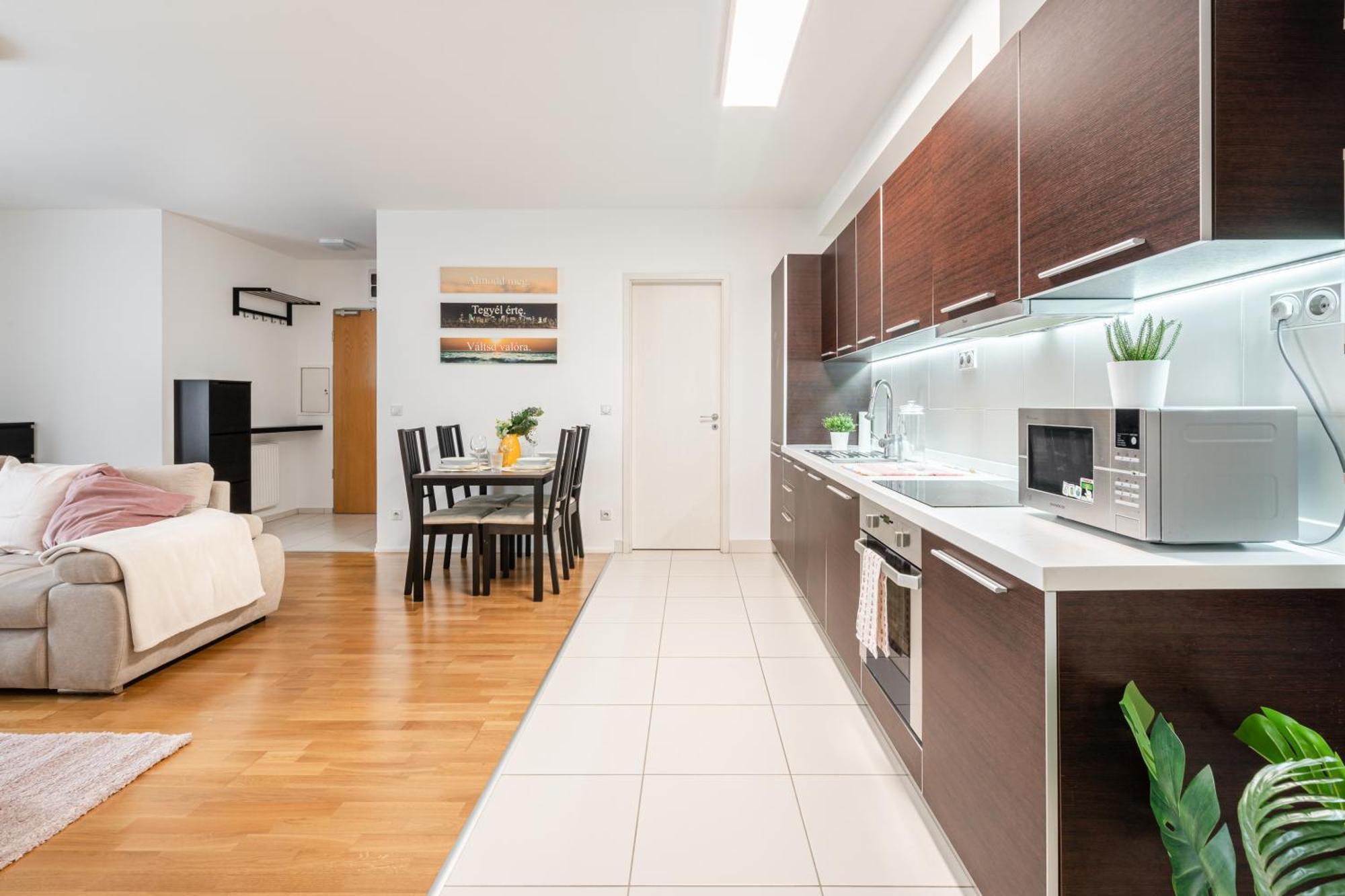 בודפשט Home Of Serenity - 2 Bdr, Free Parking And Terrace מראה חיצוני תמונה
