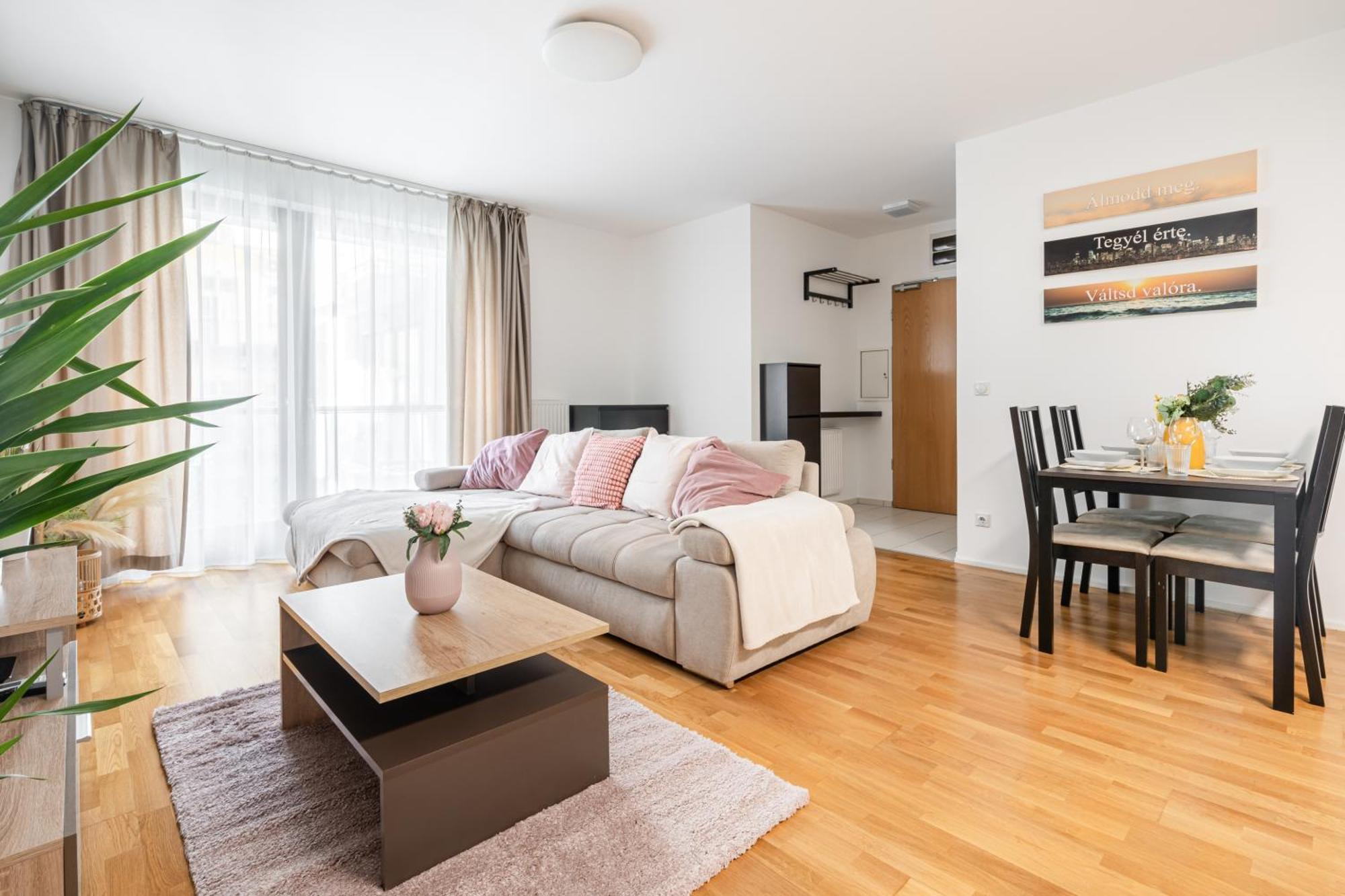 בודפשט Home Of Serenity - 2 Bdr, Free Parking And Terrace מראה חיצוני תמונה