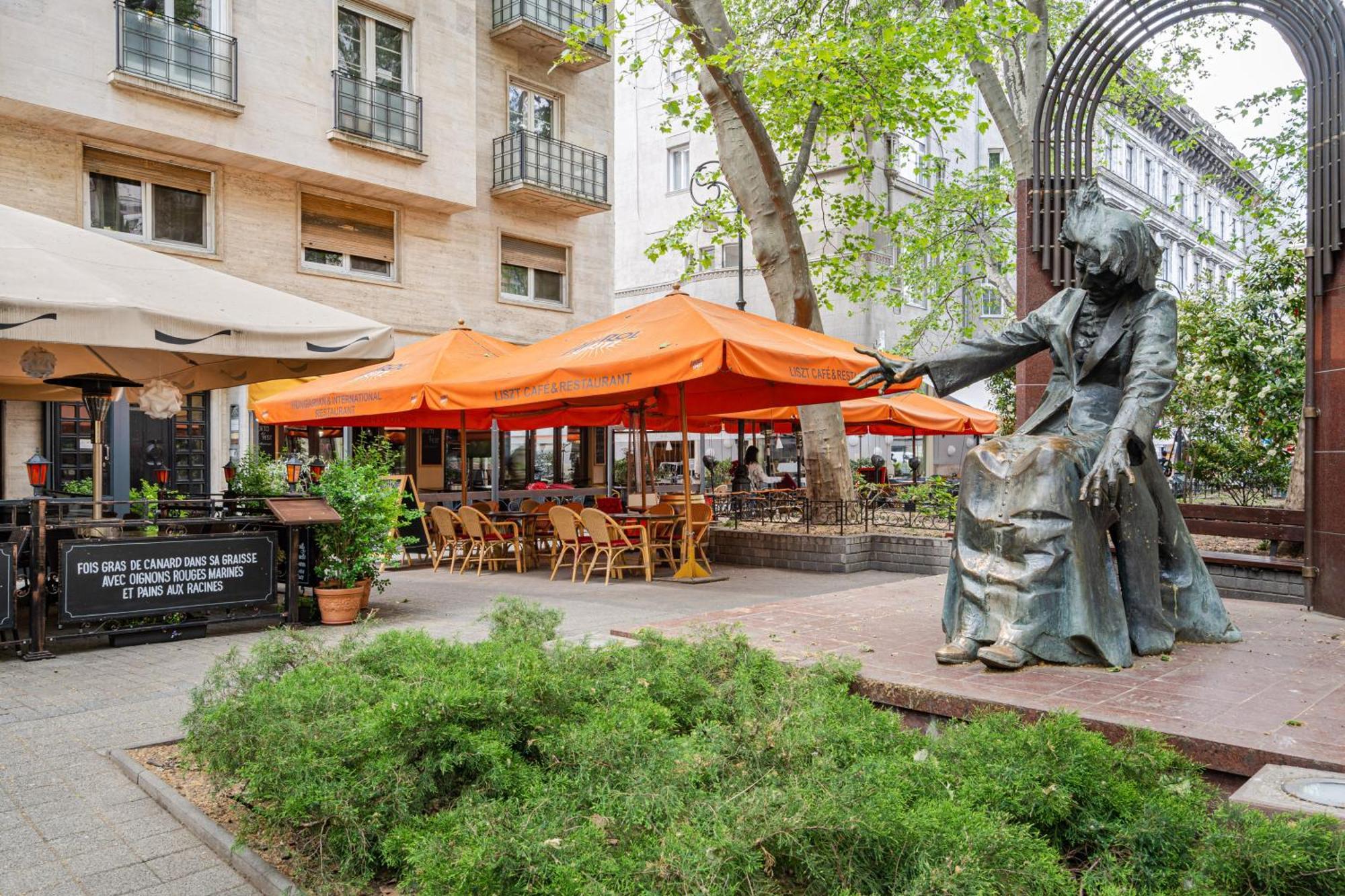 בודפשט Home Of Serenity - 2 Bdr, Free Parking And Terrace מראה חיצוני תמונה