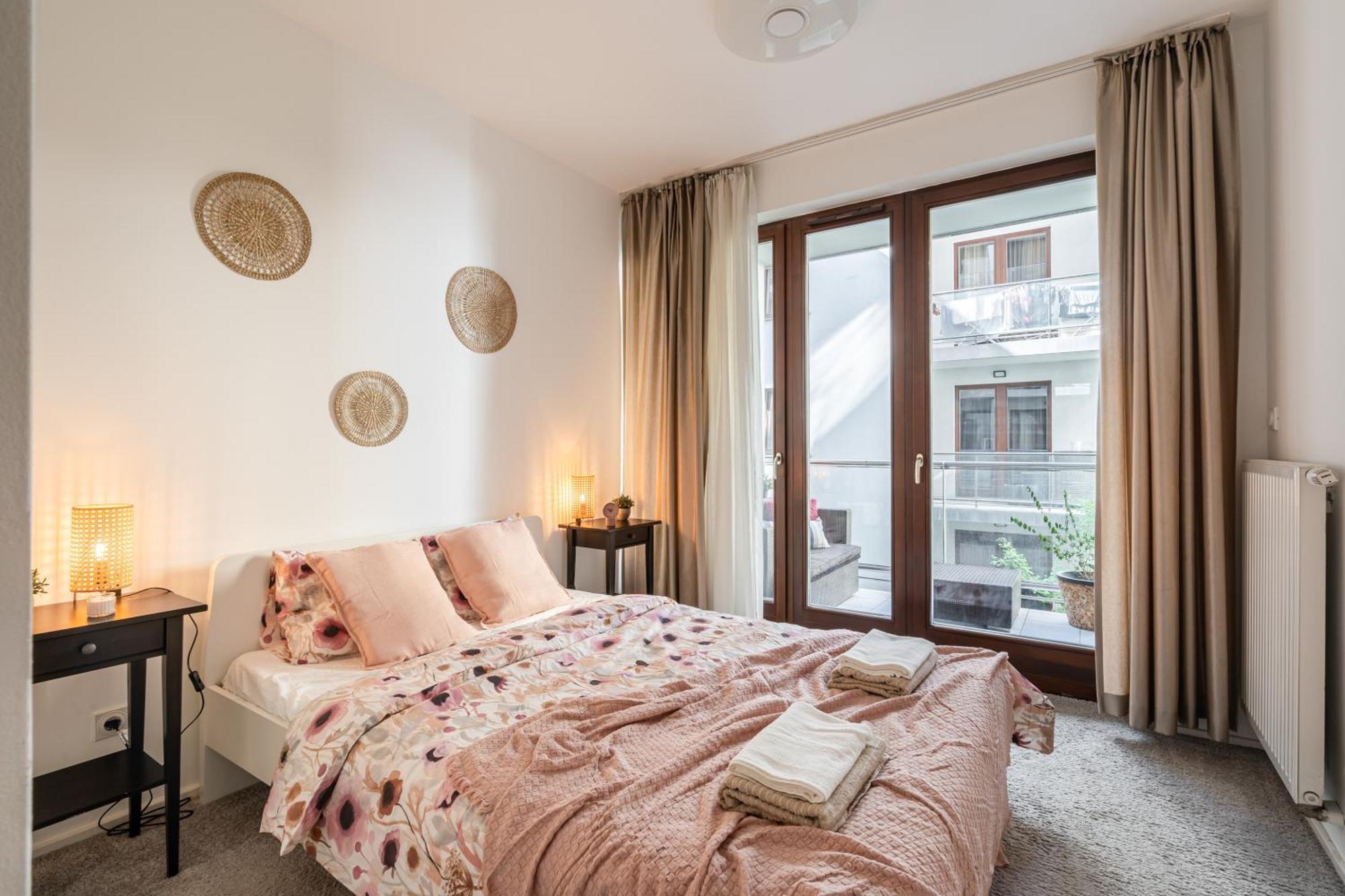 בודפשט Home Of Serenity - 2 Bdr, Free Parking And Terrace מראה חיצוני תמונה